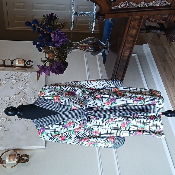 Victoria's Secret Gold Label Floral Kimono Robe. Size OS - Picture 3 of 17